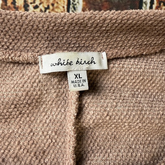 White Birch Mauve Top with Black Accent Pocket - Picture 2 of 5